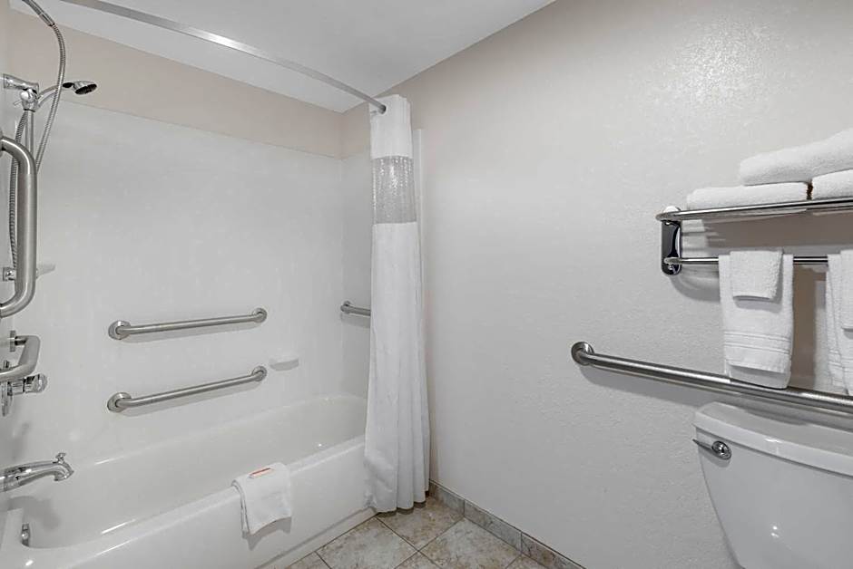 Days Inn by Wyndham Bismarck