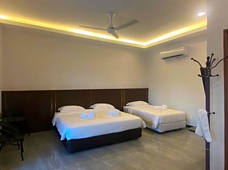 Triple Room with Pool View