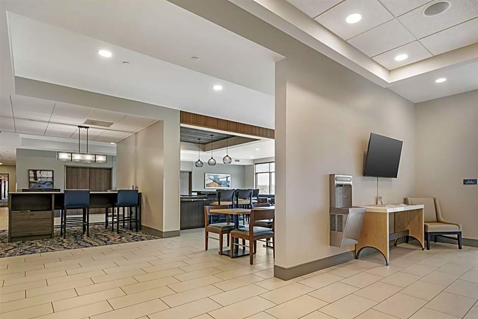 Best Western Plus Marquette Hotel & Suites