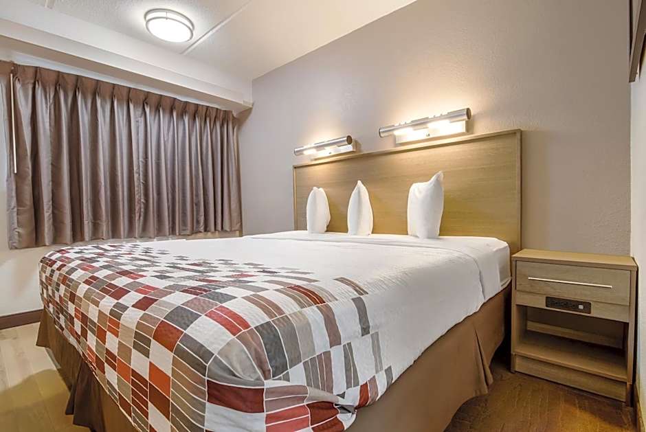 Red Roof Inn Detroit - Farmington Hills