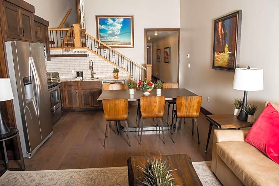 Cable Mountain Lodge