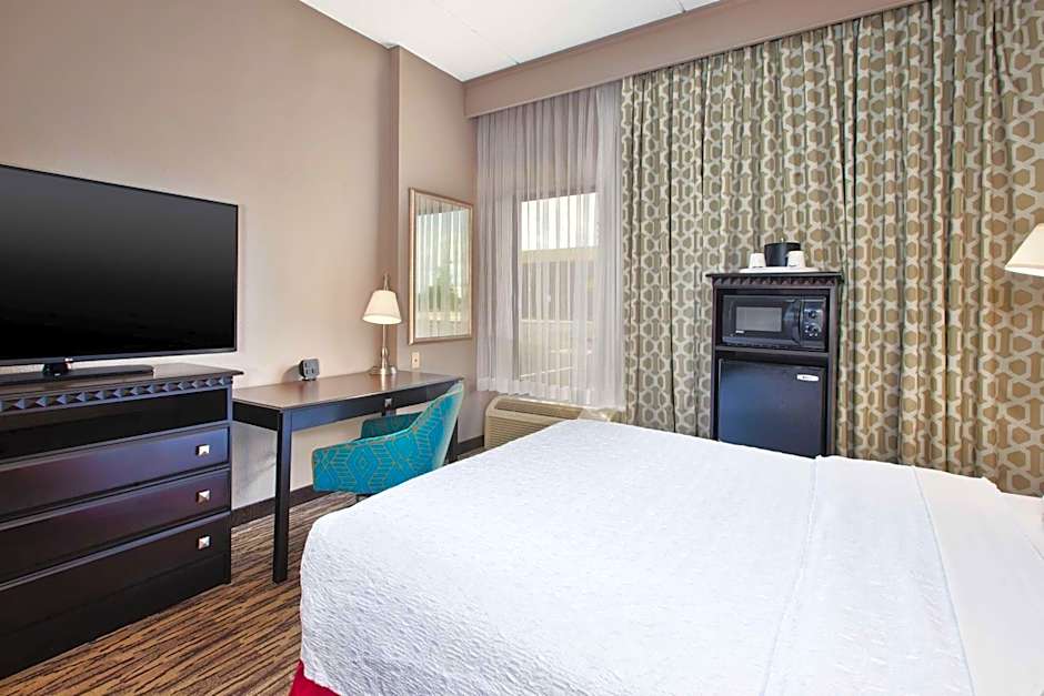 Hampton Inn By Hilton And Suites Cleveland-Airport/Middleburg Heights