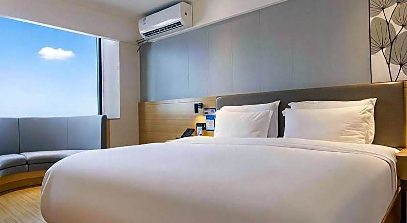 GreenTree Inn Lianyungang Suning Square Hualian Mantion Hotel