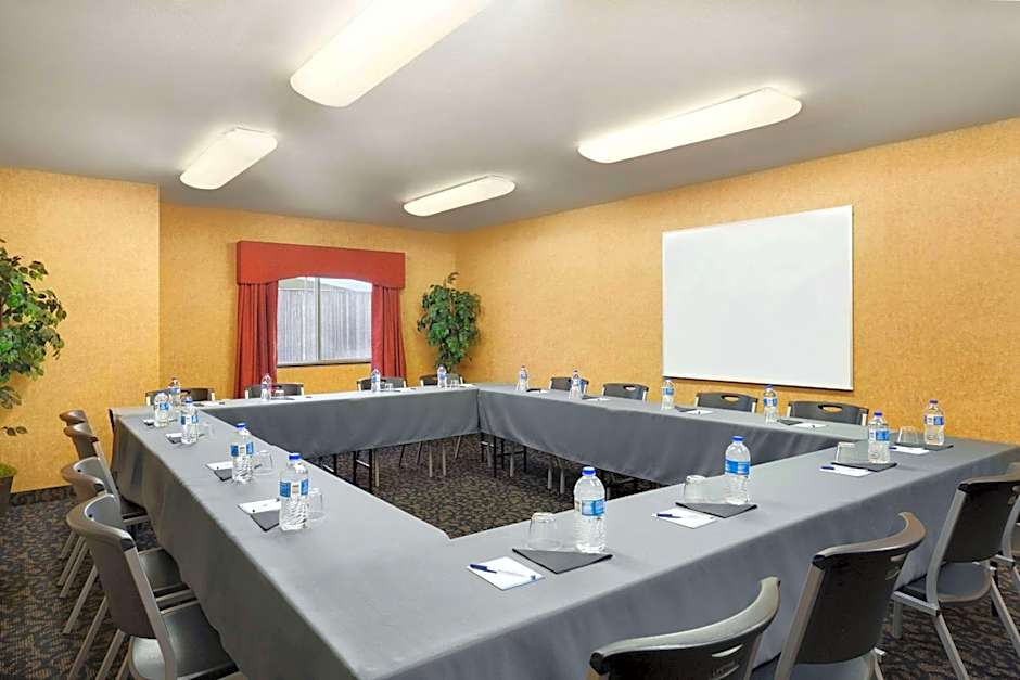 Baymont by Wyndham Fremont