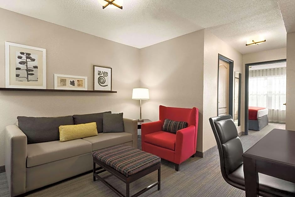 Country Inn & Suites by Radisson, Kansas City at Village West, KS