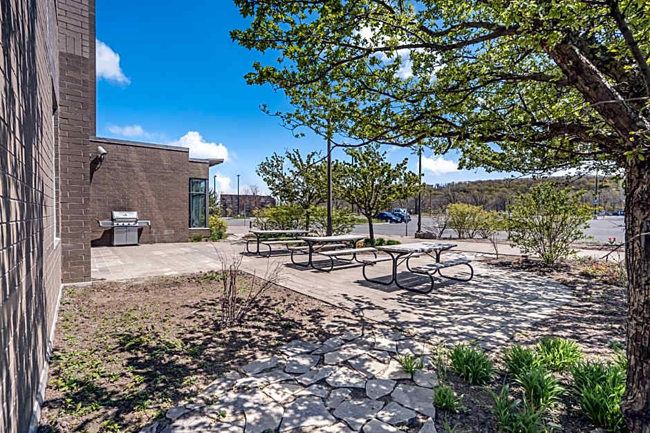 Residence & Conference Centre - Niagara-on-the-Lake