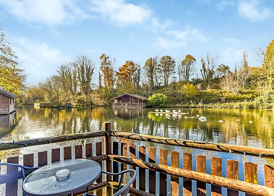 Herons Lake Retreat