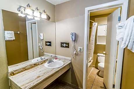 Deluxe Queen Room with Two Queen Beds - Non-Smoking