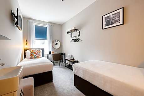 Standard Twin Room with Shared Bathroom