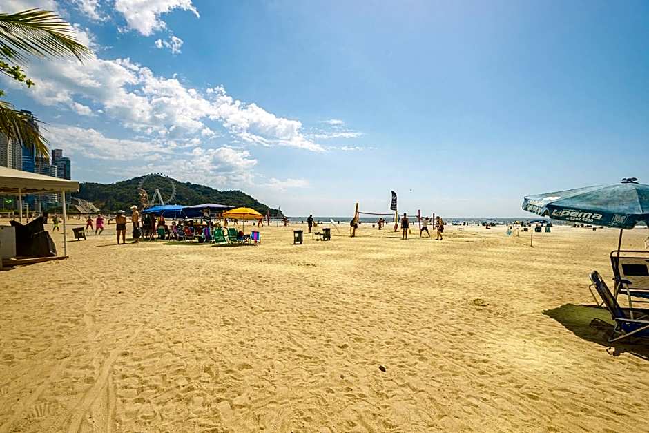 MRBQ022- Ap ao lado da Praia e Roda Gigante 2Q+2WC