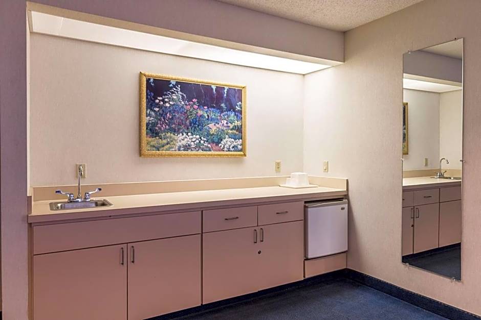 Quality Express Inn & Suites