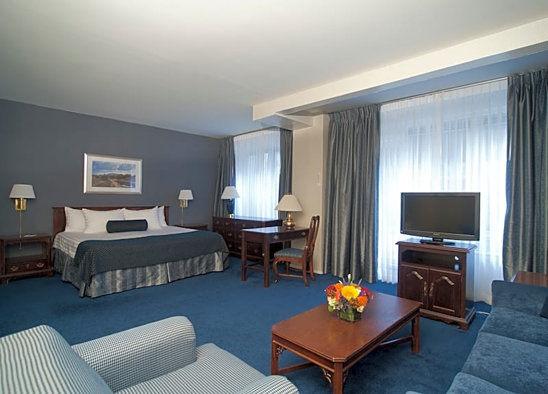 Murray Hill East Suites