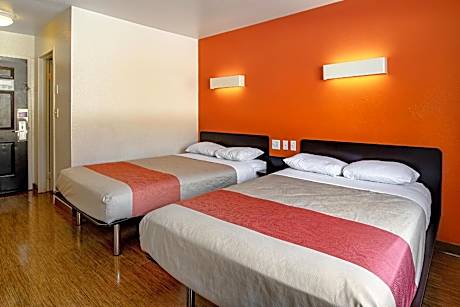 2 FULL BEDS | SMOKING