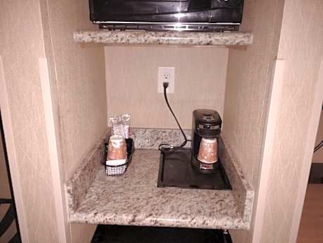 King Suite with Whirlpool - Smoking