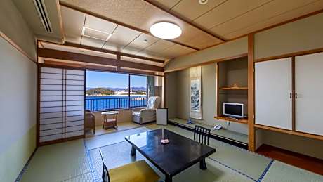 Japanese-Style Quadruple Room