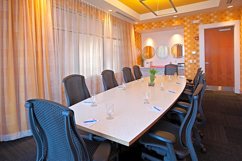 Hotel Indigo Columbus Architectural Center by IHG