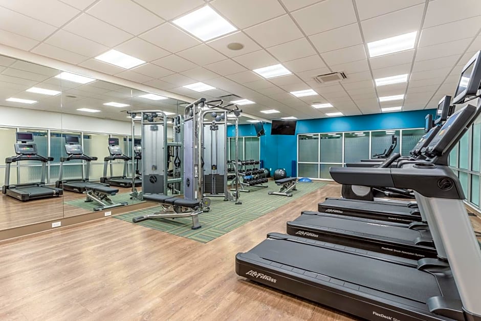 Holiday Inn Express & Suites - Springfield North, an IHG Hotel