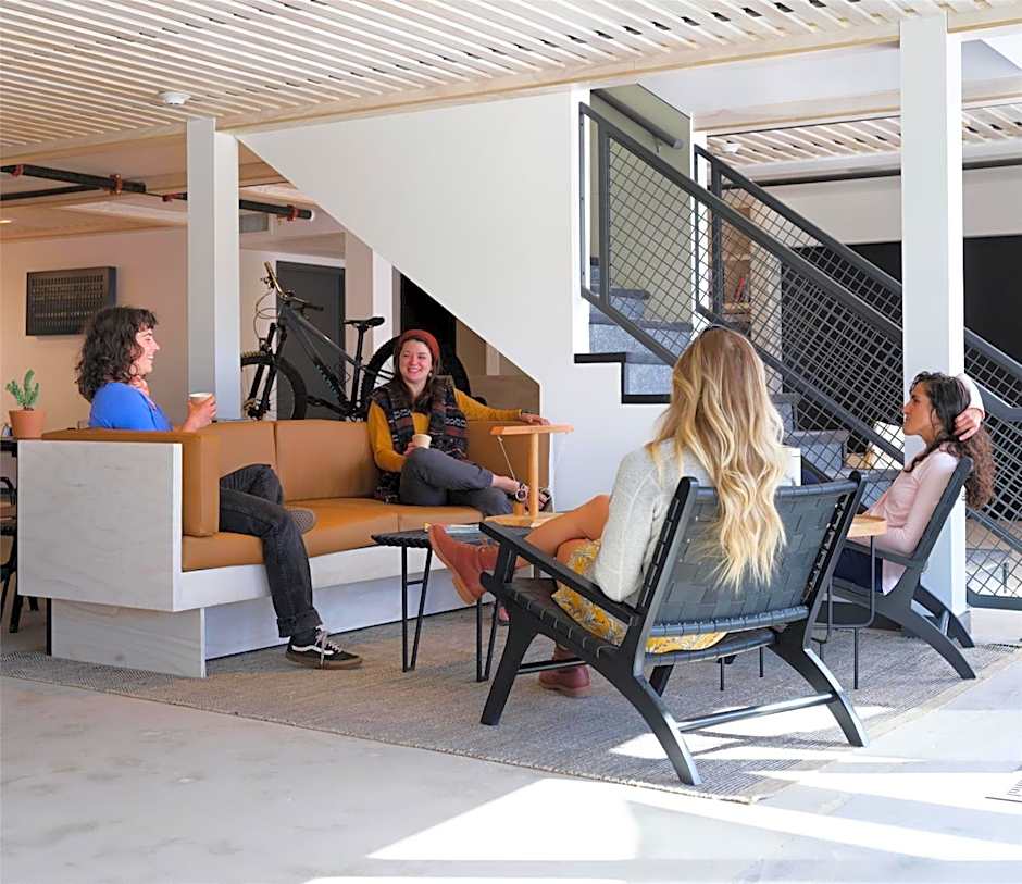 Slackline Moab, Outset Collection by Hilton