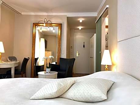 Queen Room with City View (1 Adult)