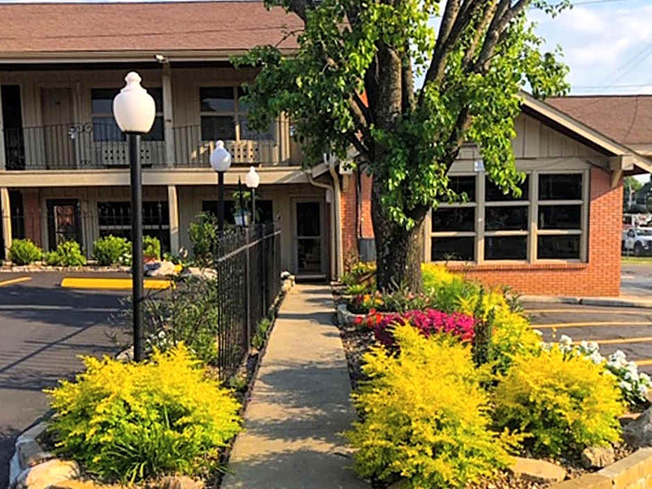 Charles Wesley Motor Lodge Broken Bow