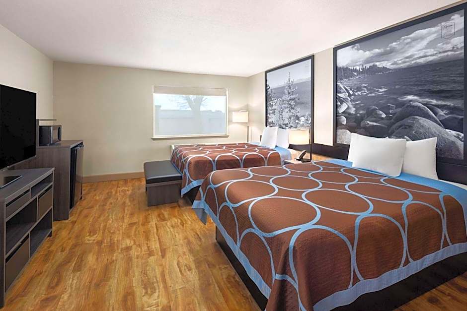 Super 8 by Wyndham Fallon