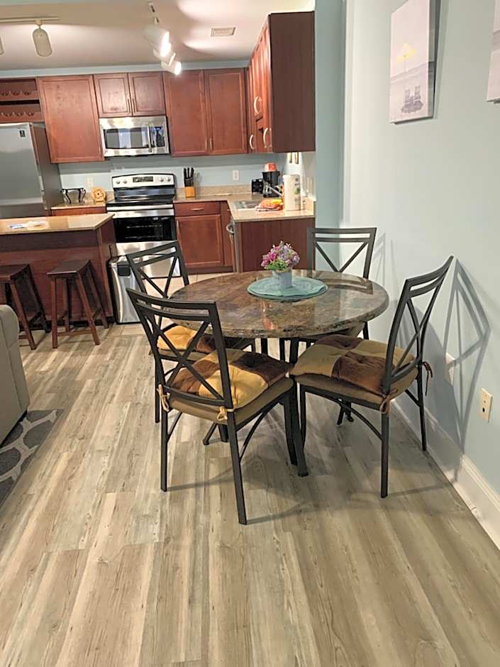 LAKETOWN 5 POOLs STEPS TO BEACH FAMILY FRIENDLY