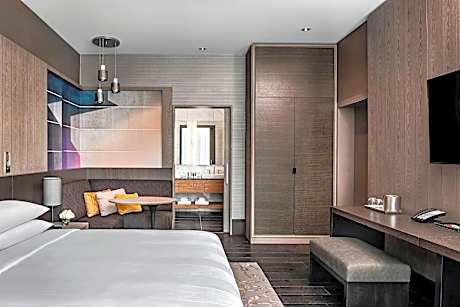 Large Suite, Larger Suite, 1 King, Sofa bed