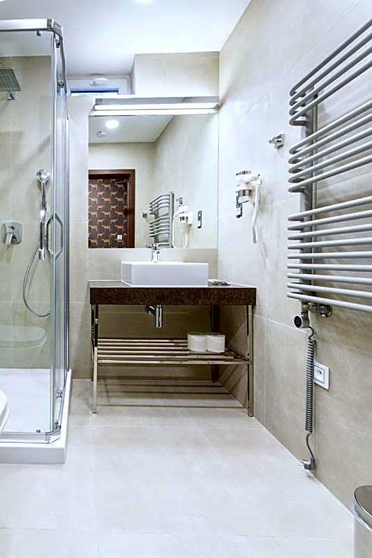 Forrest Apartments & Hostel