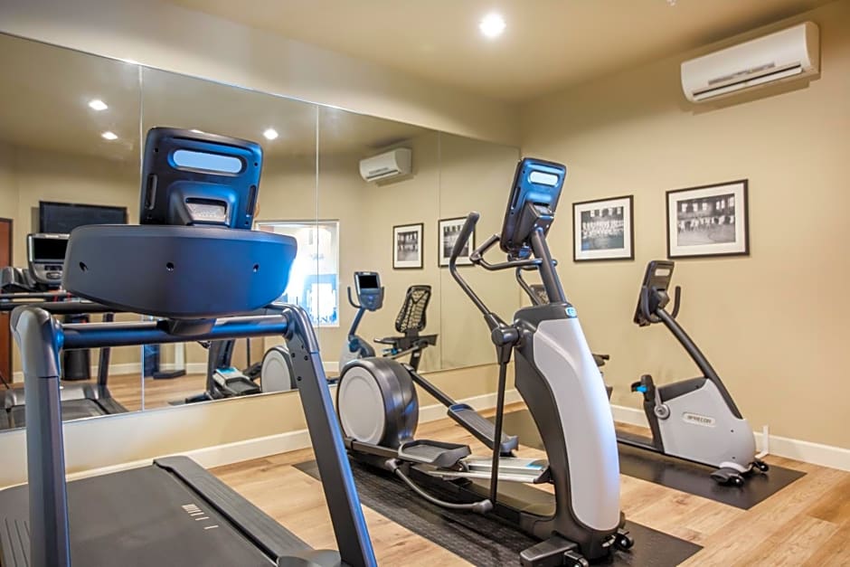 Holiday Inn Express Hotel & Suites Astoria, an IHG Hotel