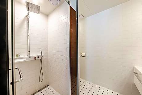 Deluxe Terrace with Partial Sea View