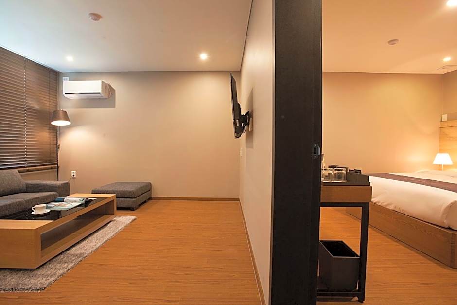 Two-Y-Hotel