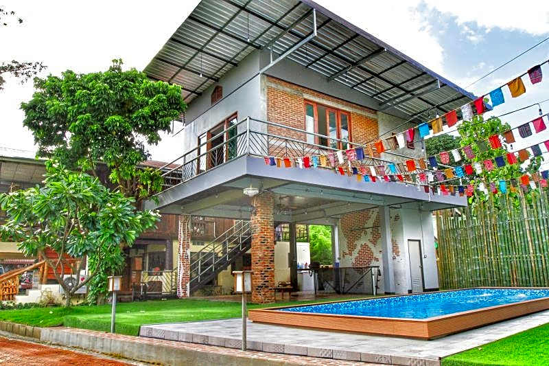 Above The Sea Boutique Hotel