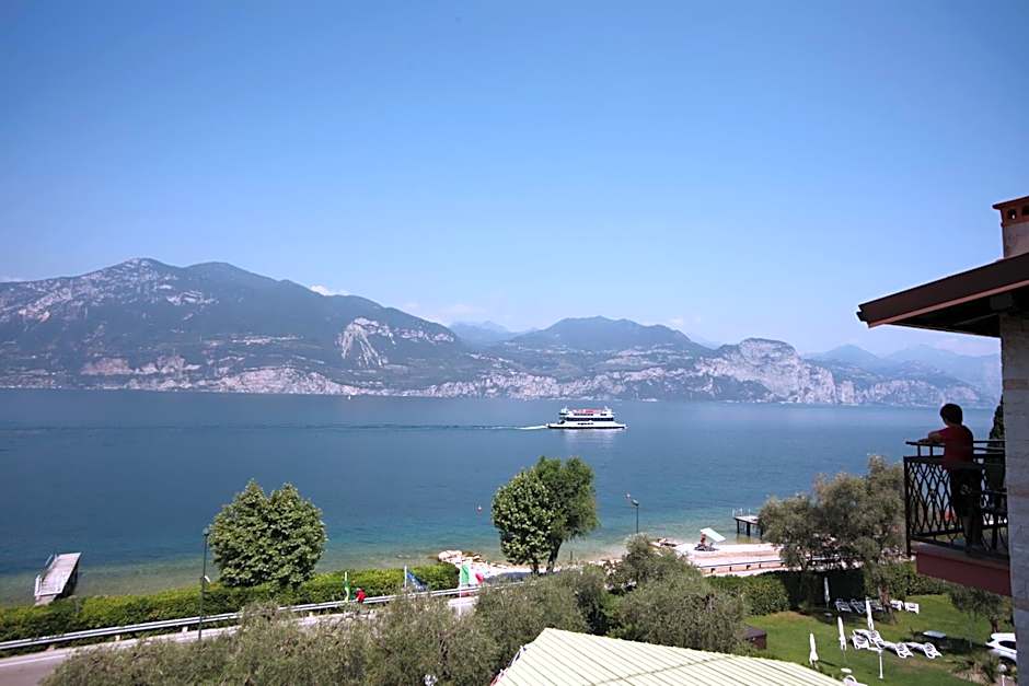 Foto 1 di 3 di Attic, Lake View