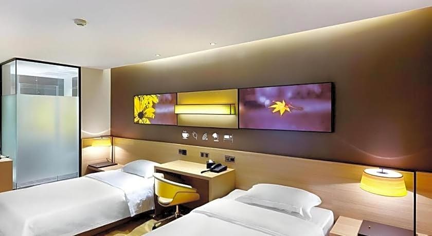 7 Days Premium Jingjiang Fuhai New World Automobile Terminal Branch
