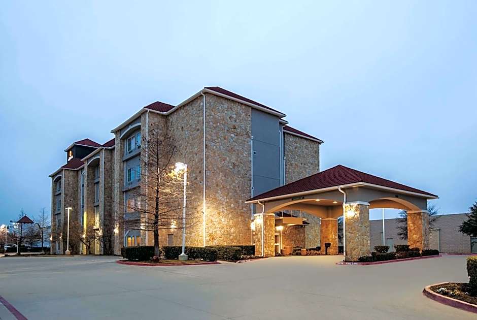 La Quinta Inn & Suites by Wyndham Mansfield