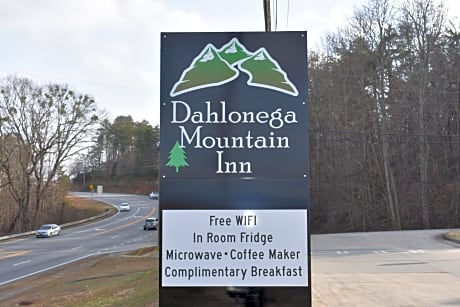 Dahlonega Mountain Inn