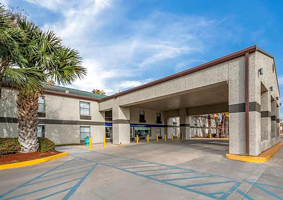 Motel 6-Laredo, TX - North I-35