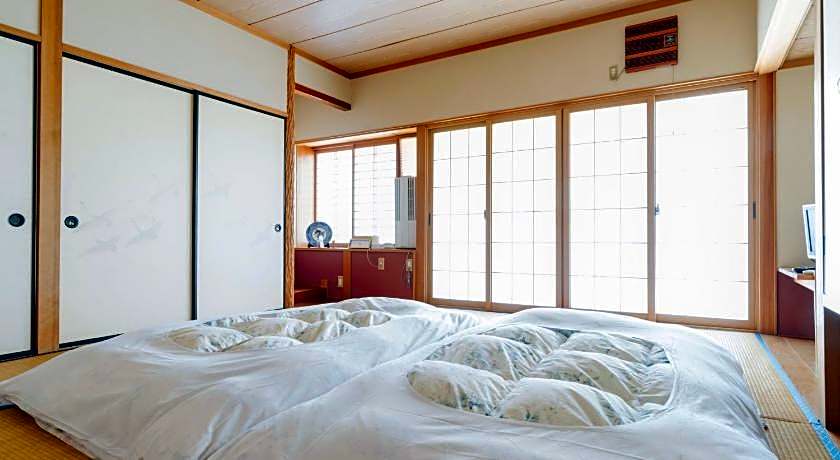 Ogute Lakeside Ryokan Shirasagiso