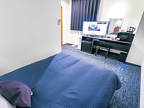 Deluxe Double Room with Small Double Bed - Smoking