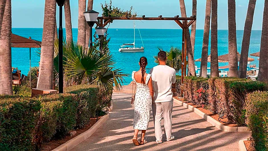 Cavo Maris Beach Hotel