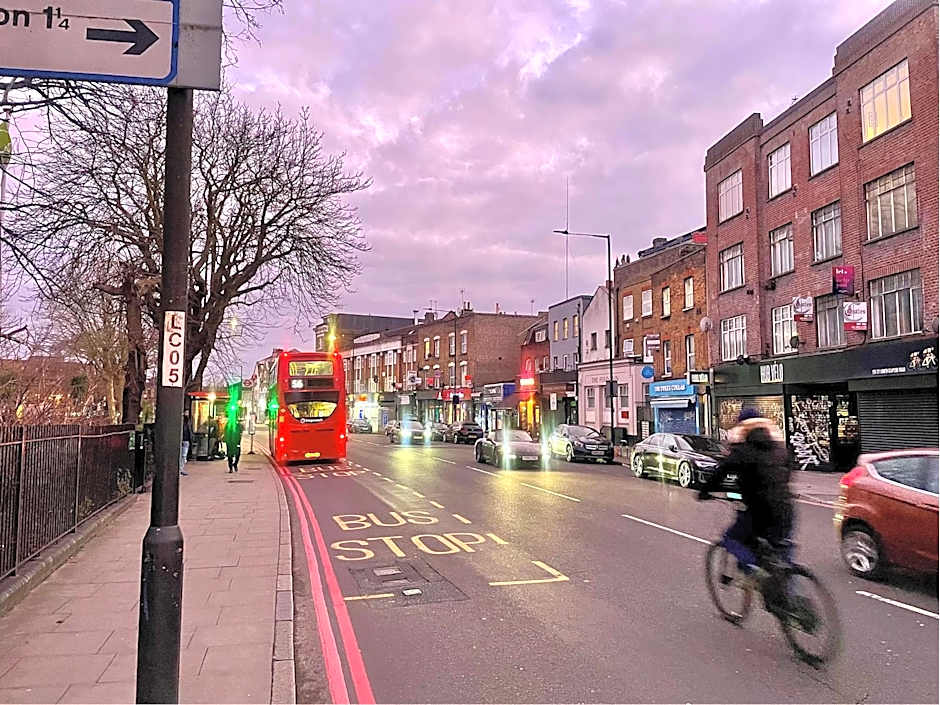 Hackney Suites - En-suite rooms & amenities