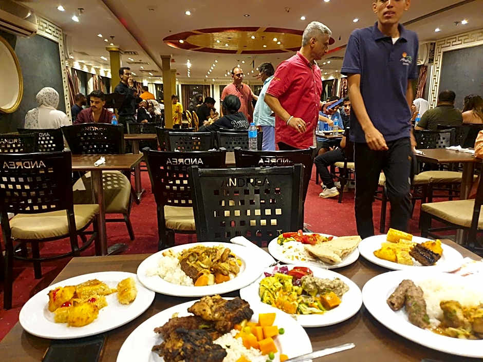 2 Jana Pyramids view inn