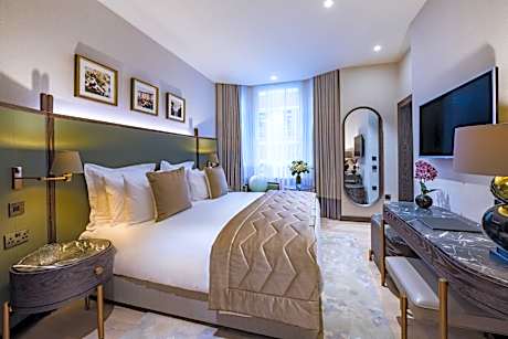 Queen Room - John Gass