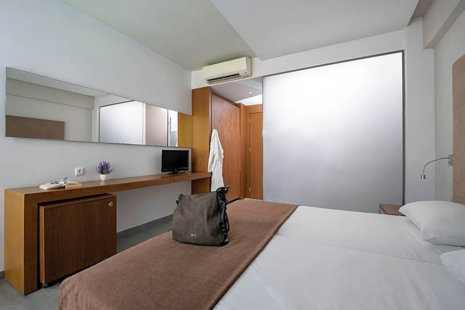 Oktober Downtown Rooms