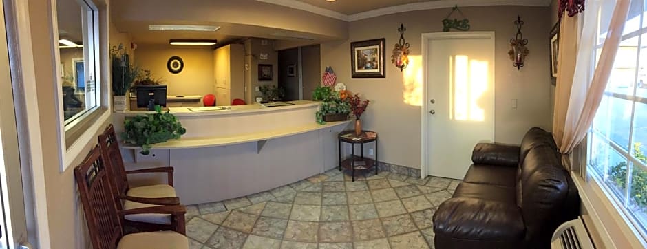 Hilltop Inn & Suites