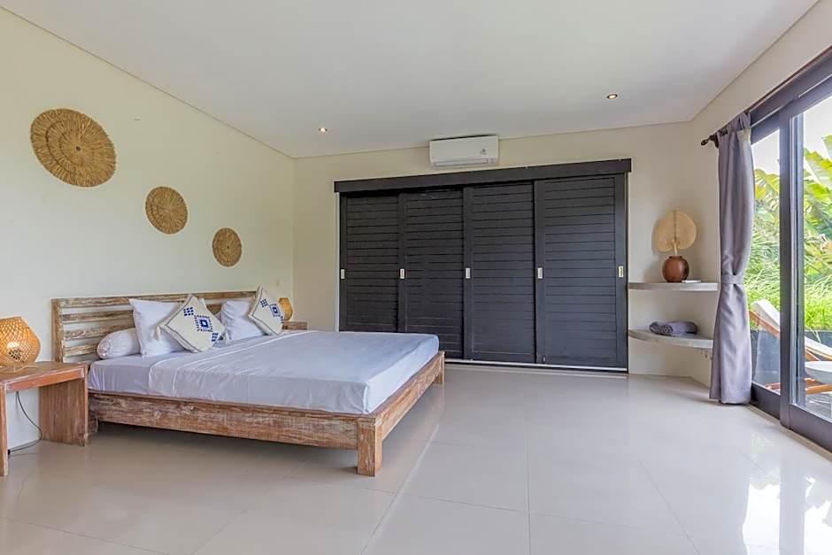 Beautiful Huge 4 bedrooms Villa in Canggu