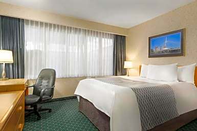 Travelodge by Wyndham Winnipeg Airport