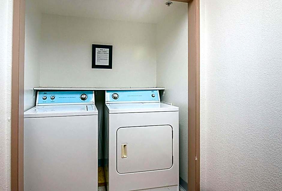 Motel 6-Sycamore, IL