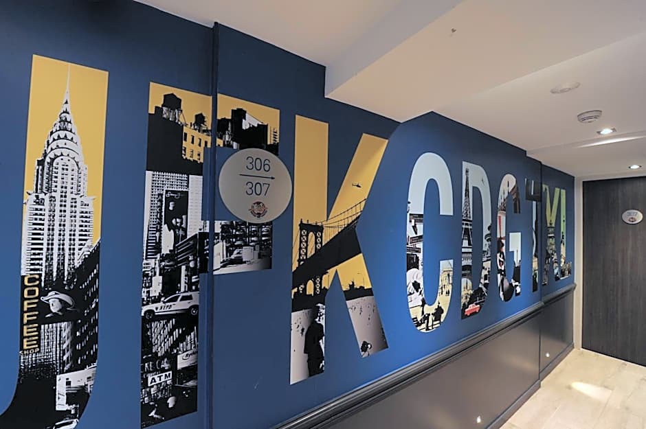 The 3 Ducks Eiffel Tower by Hiphophostels