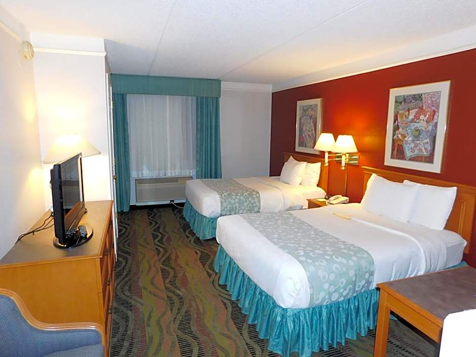 Days Inn & Suites by Wyndham Arlington Heights
